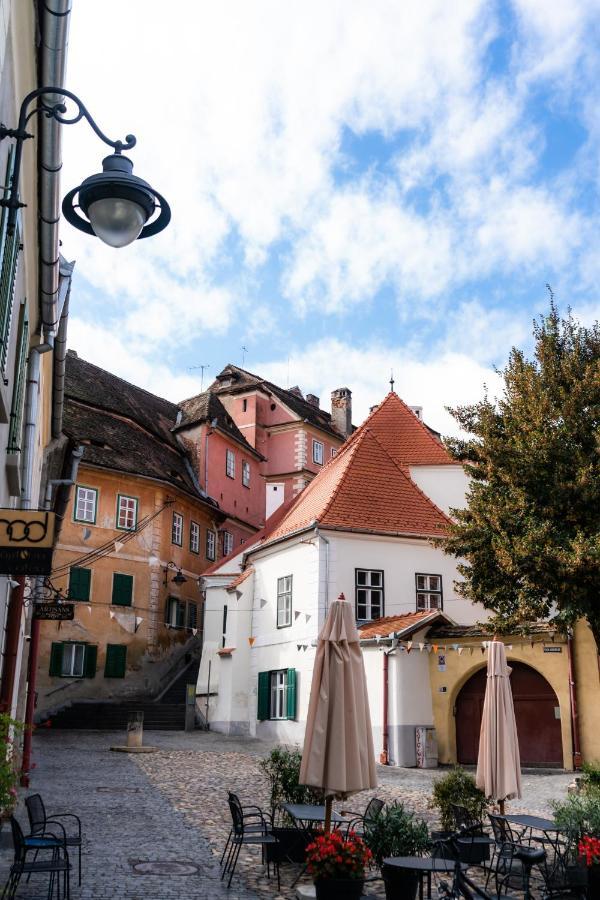 Charming Studio Ideal For Getaways Or Workations In Sibiu'S Medieval City Center Eksteriør billede
